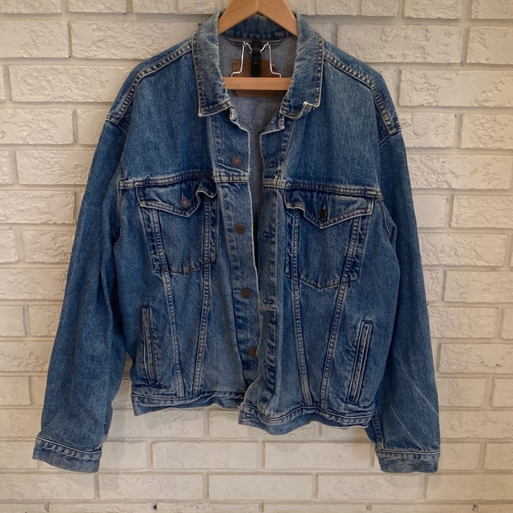 Vintage original Levi’s denim jacket from 90’s